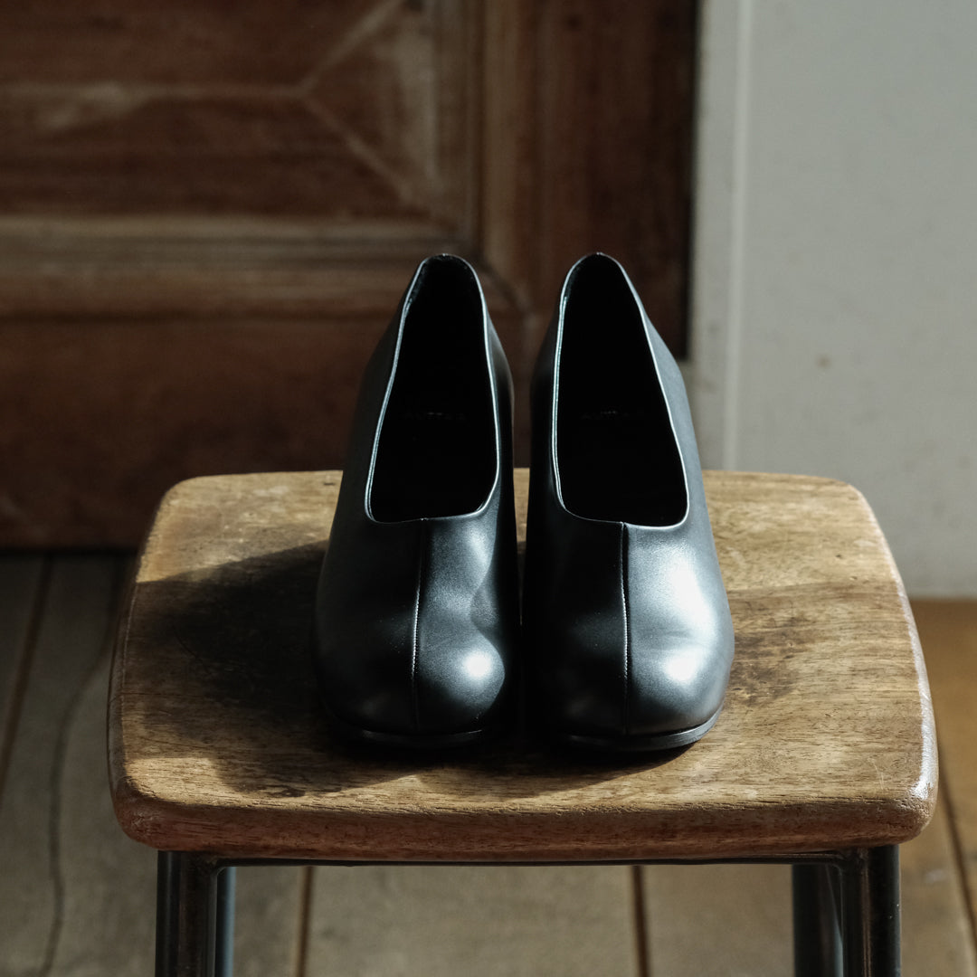 AUTTAA／【予約商品】ヒールパンプス black　