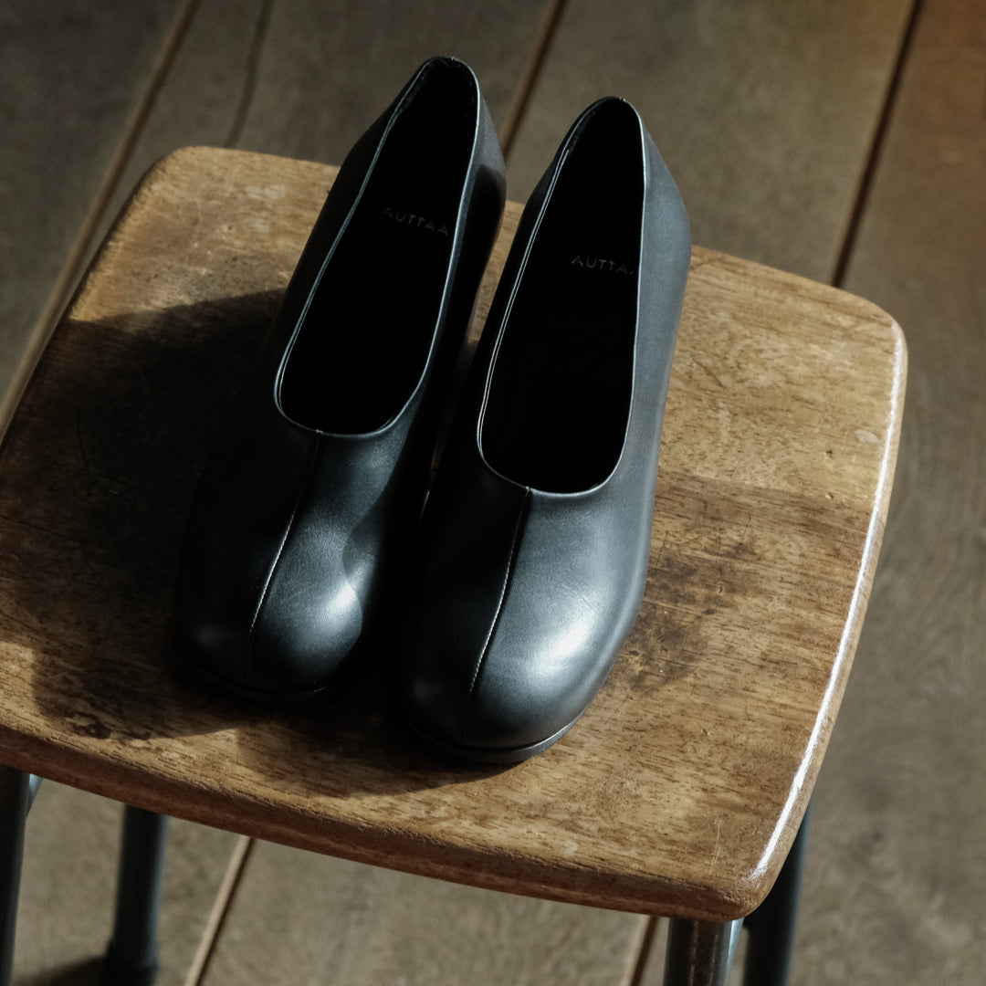 AUTTAA／【予約商品】ヒールパンプス black　