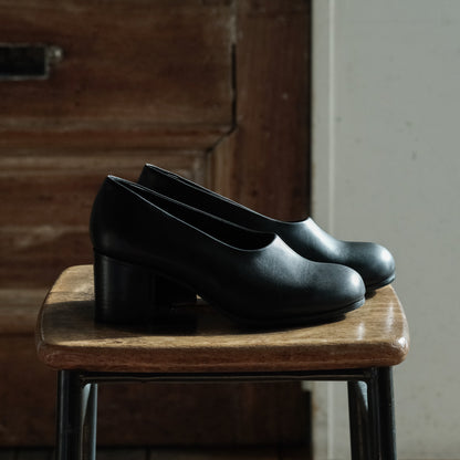 AUTTAA／【予約商品】ヒールパンプス black　