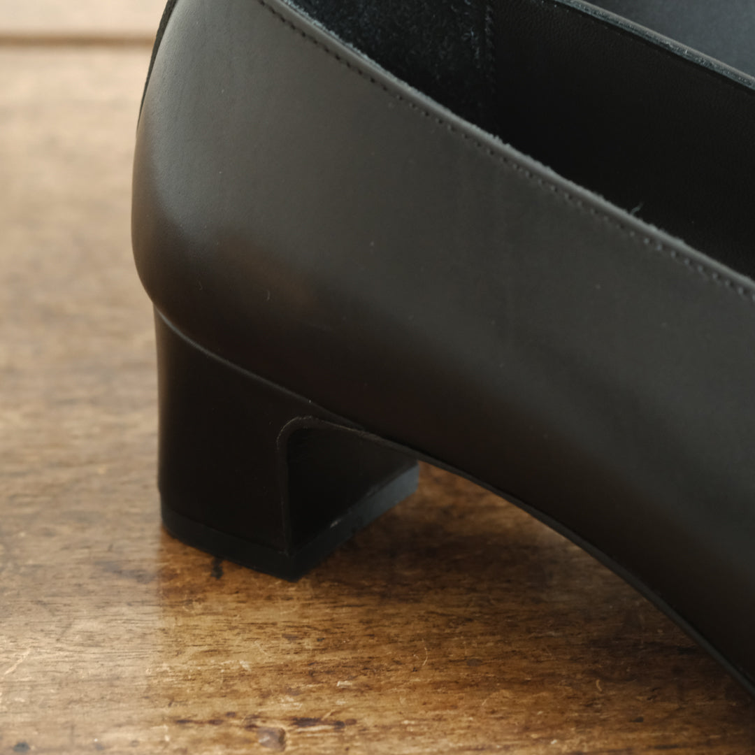 【受注商品】［AUTTAA］ Soft low cut pumps black