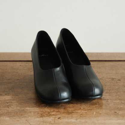 AUTTAA／【予約商品】ヒールパンプス black　
