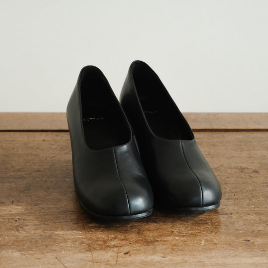 【受注商品】［AUTTAA］ヒールパンプス black　