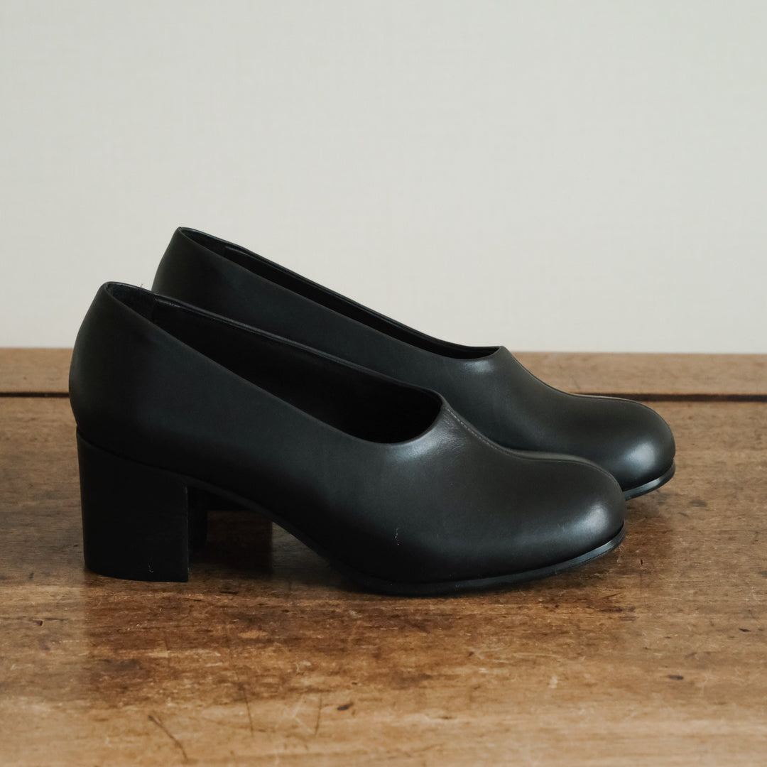 AUTTAA／【予約商品】ヒールパンプス black　