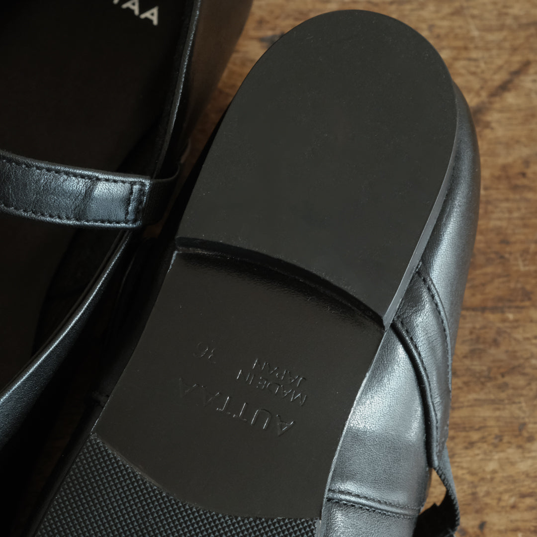 AUTTAA／Ankle strap pumps black