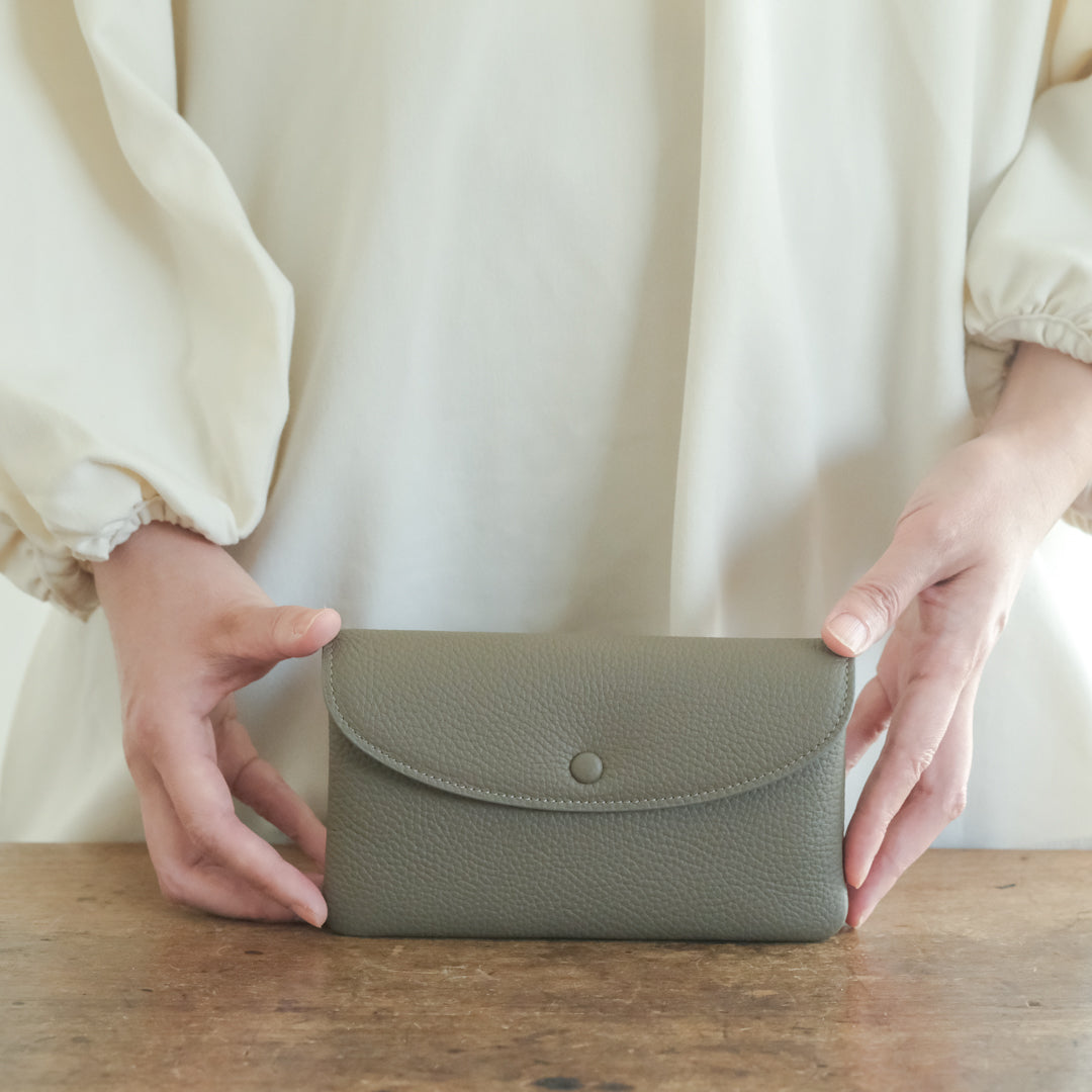 【受注商品】［STUDIO LA CAUSE］内縫いフラップ財布（ L）WA078L EM