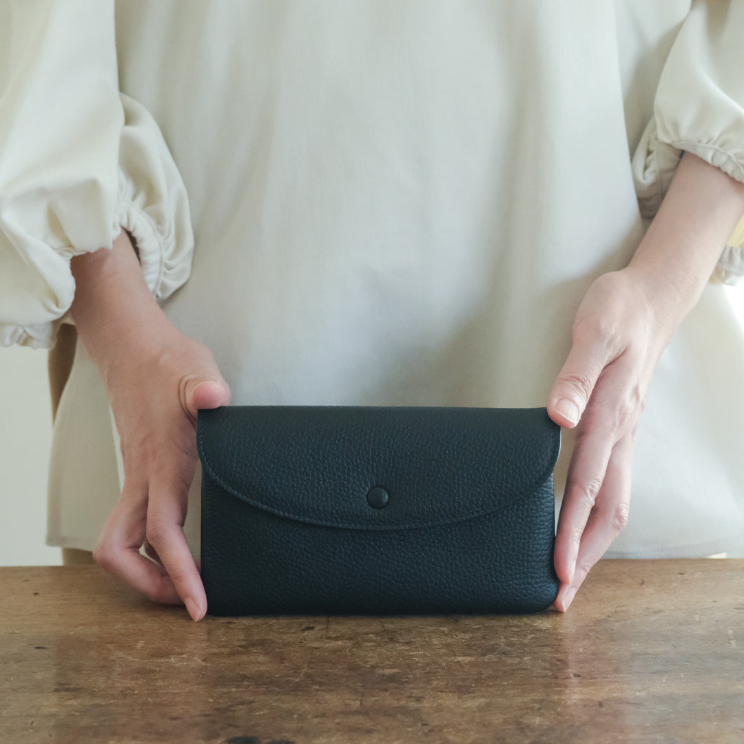 【受注商品】［STUDIO LA CAUSE］内縫いフラップ財布（ L）WA078L EM