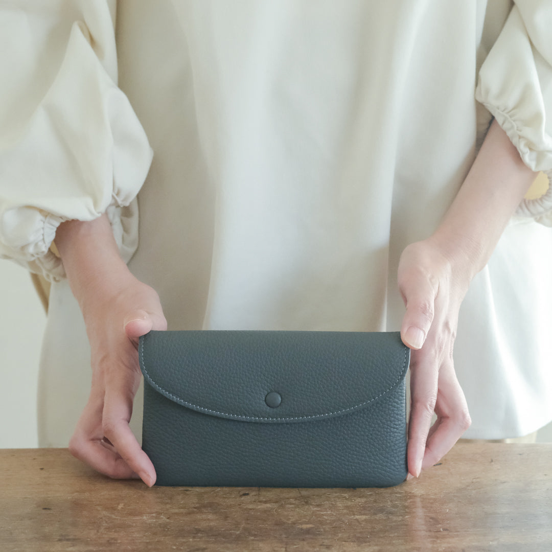 【受注商品】［STUDIO LA CAUSE］内縫いフラップ財布（ L）WA078L EM