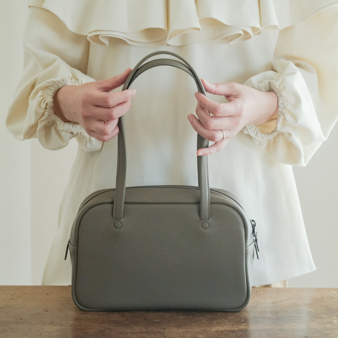 【受注商品】［STUDIO LA CAUSE］ロングハンドルボストンBG122 S（LH）EM