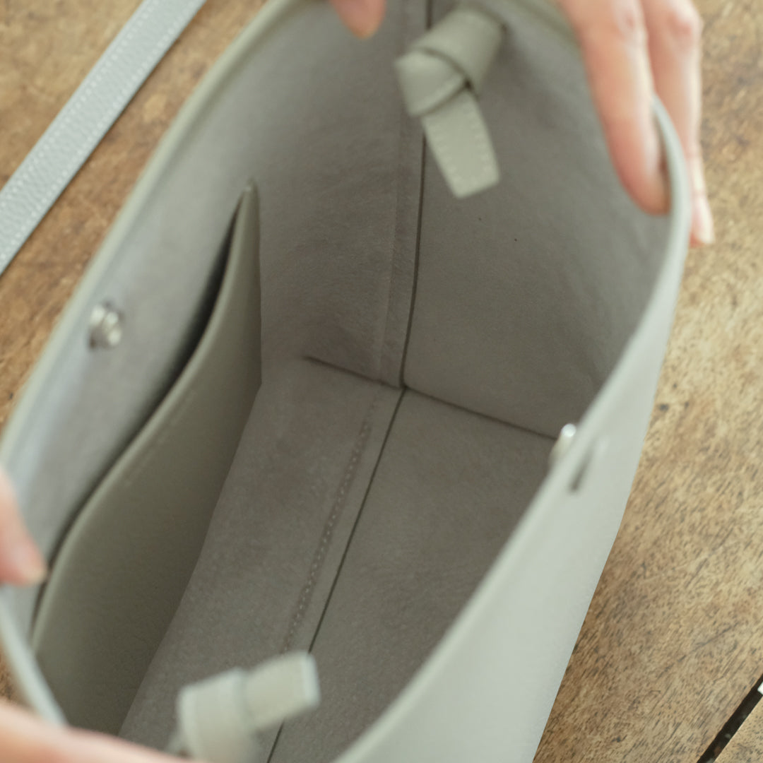 【受注商品】［STUDIO LA CAUSE］包みホックショルダーBG129 EM