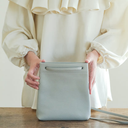 【受注商品】［STUDIO LA CAUSE］タテ型サコッシュBG127 EM