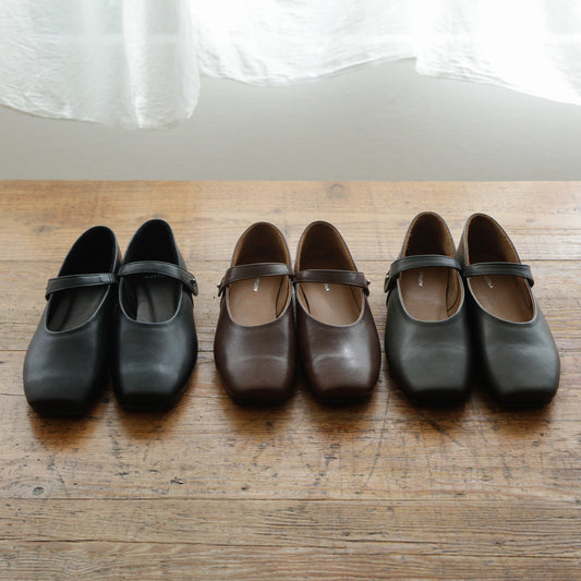 AUTTAA／【受注商品】 Ankle strap pumps