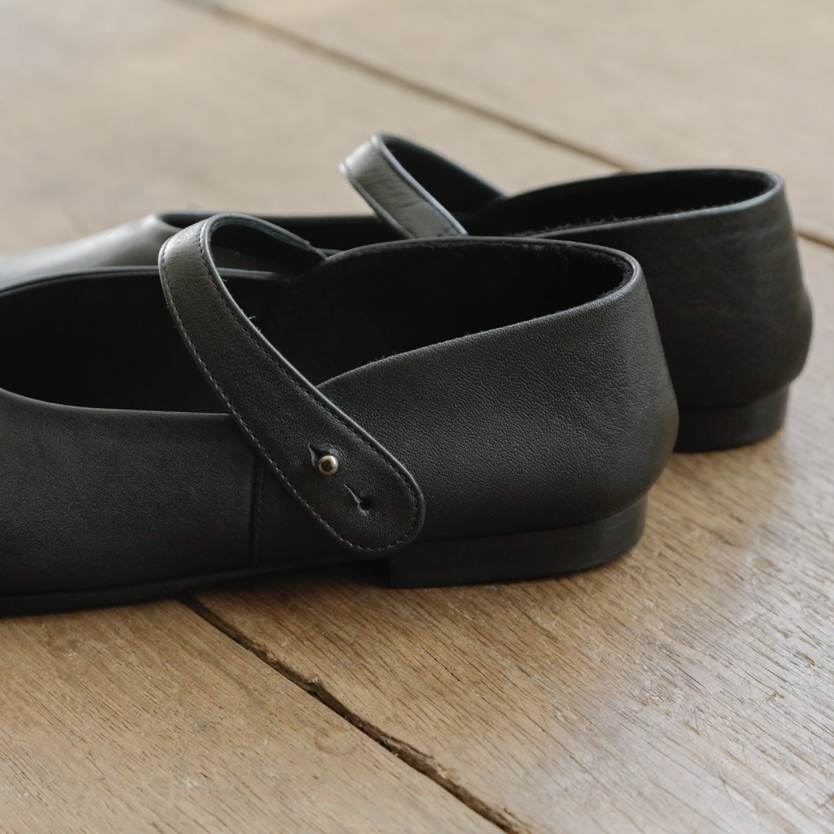 AUTTAA／【受注商品】 Ankle strap pumps