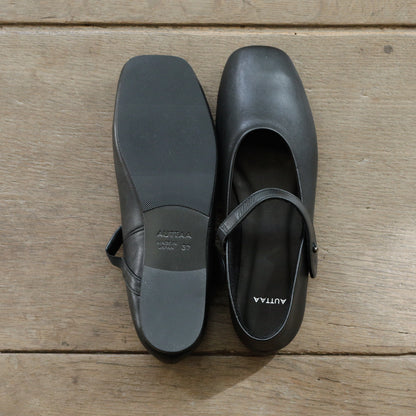 AUTTAA／【受注商品】 Ankle strap pumps
