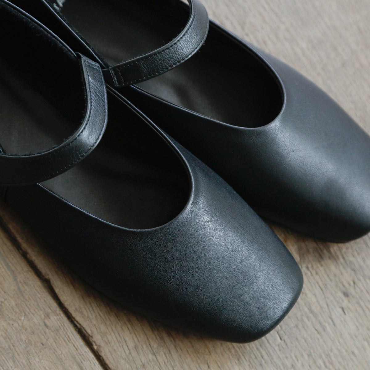 AUTTAA／【受注商品】 Ankle strap pumps