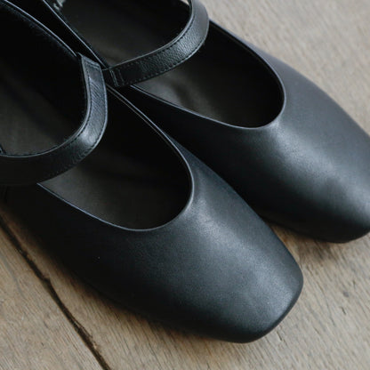 AUTTAA／【受注商品】 Ankle strap pumps