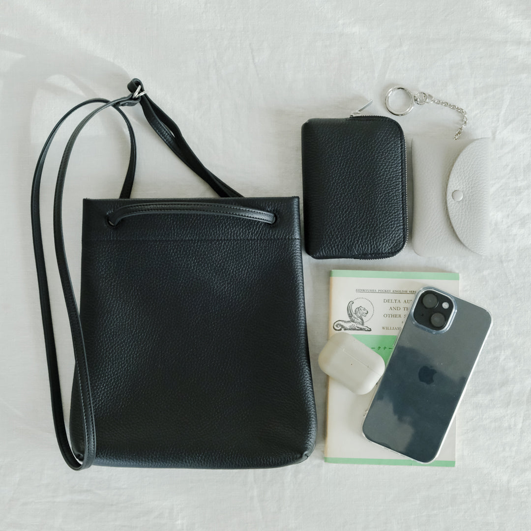 【受注商品】［STUDIO LA CAUSE］タテ型サコッシュBG127 EM