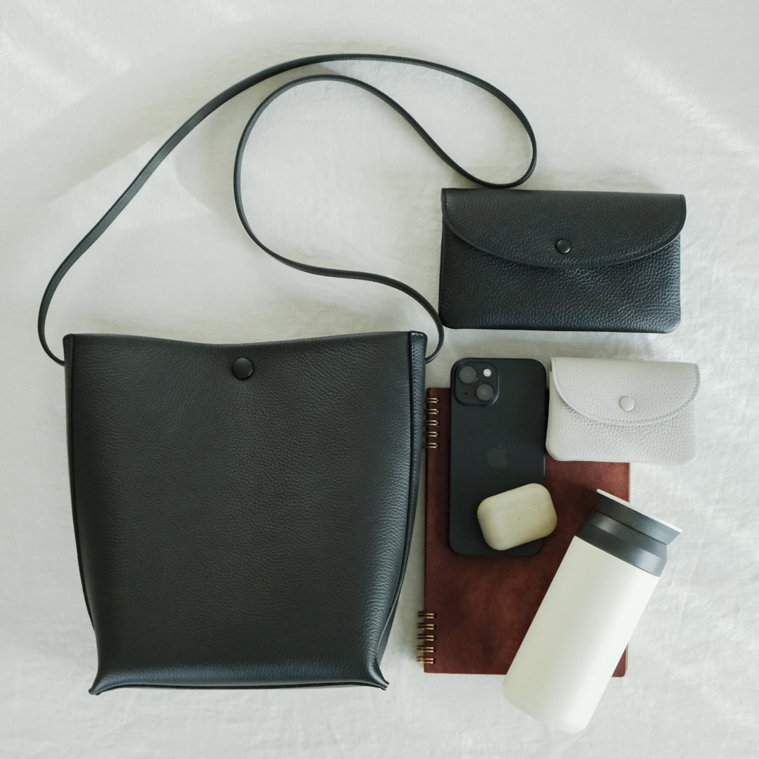 エバゴス  エンベロープショルダー ebagos エバゴス 牛ソフト・ソフトショルダー BLACKエバゴス