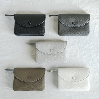 【受注商品】［STUDIO LA CAUSE］内縫いフラップ財布（M）WA071B M EM