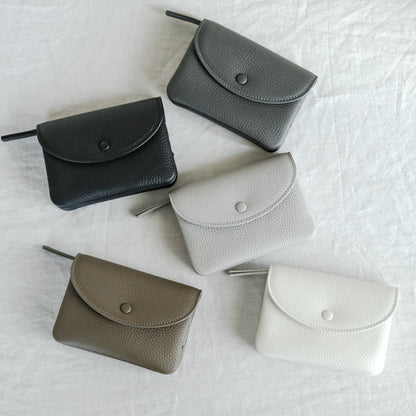 【受注商品】［STUDIO LA CAUSE］内縫いフラップ財布（M）WA071B M EM