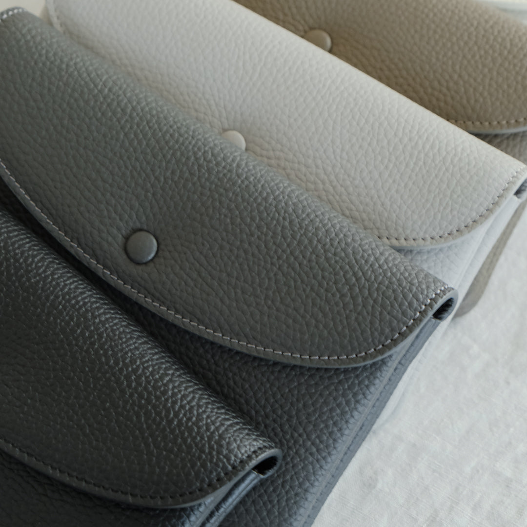 【受注商品】［STUDIO LA CAUSE］内縫いフラップ財布（ L）WA078L EM