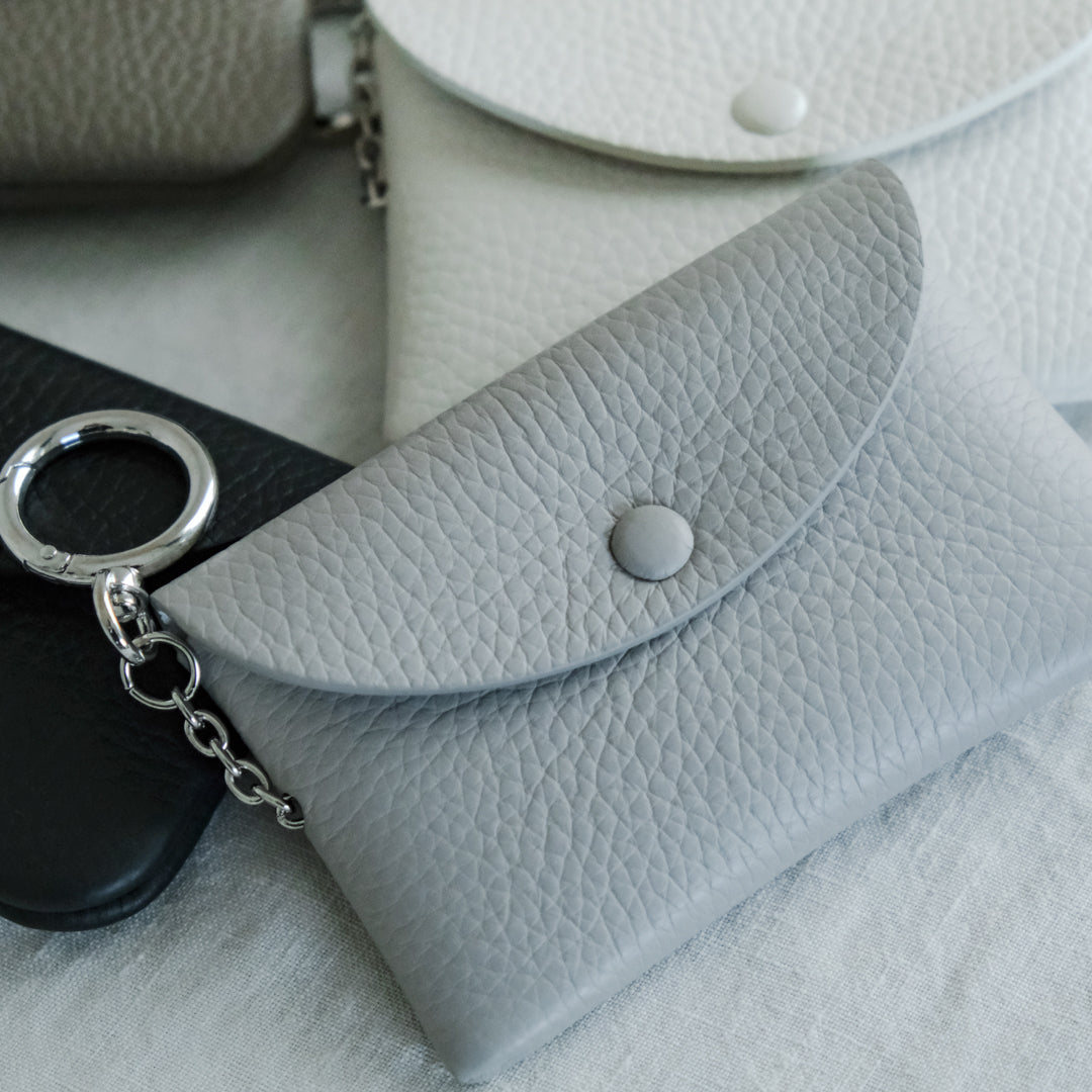 【受注商品】［STUDIO LA CAUSE］内縫いフラップキーケースKEY032 EM
