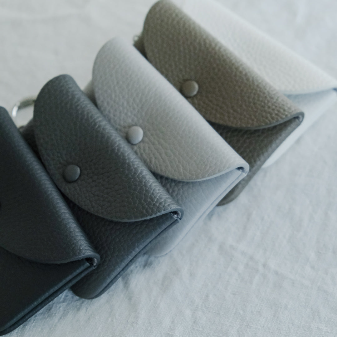 【受注商品】［STUDIO LA CAUSE］内縫いフラップキーケースKEY032 EM