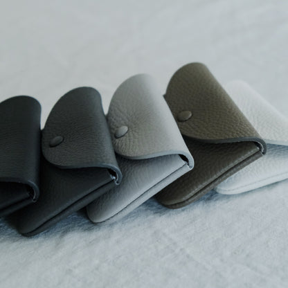 【受注商品】［STUDIO LA CAUSE］内縫いフラップキーケースKEY032 EM