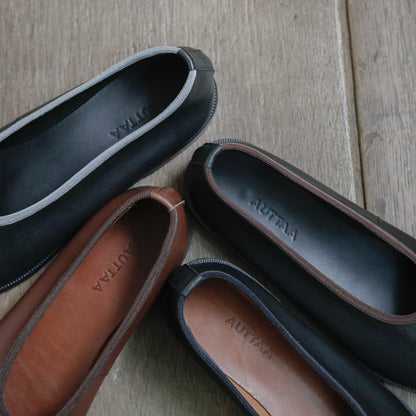 AUTTAA／【受注商品】 Plain pumps Ⅱ