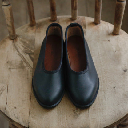 AUTTAA／【受注商品】 Plain pumps Ⅱ