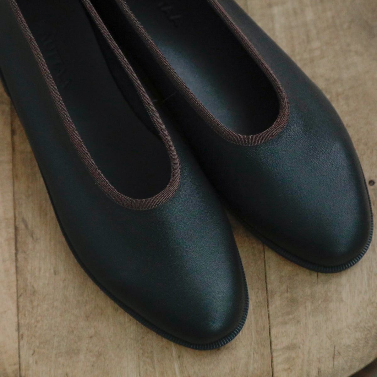 AUTTAA／【受注商品】 Plain pumps Ⅱ