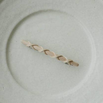 takayokatayama／cross barrette