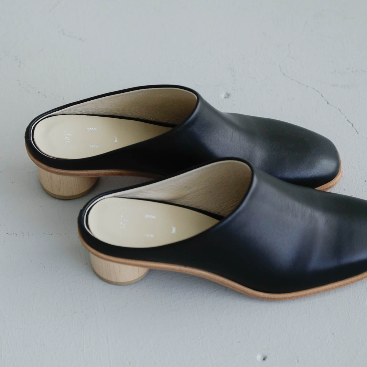 _Fot／wood heel mules_circle （maple）（1001s）