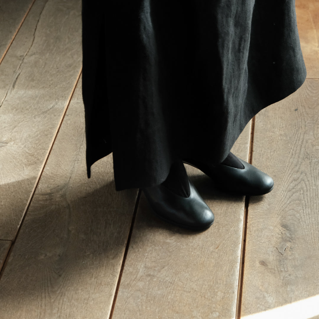 【受注商品】［AUTTAA］ Soft low cut pumps black