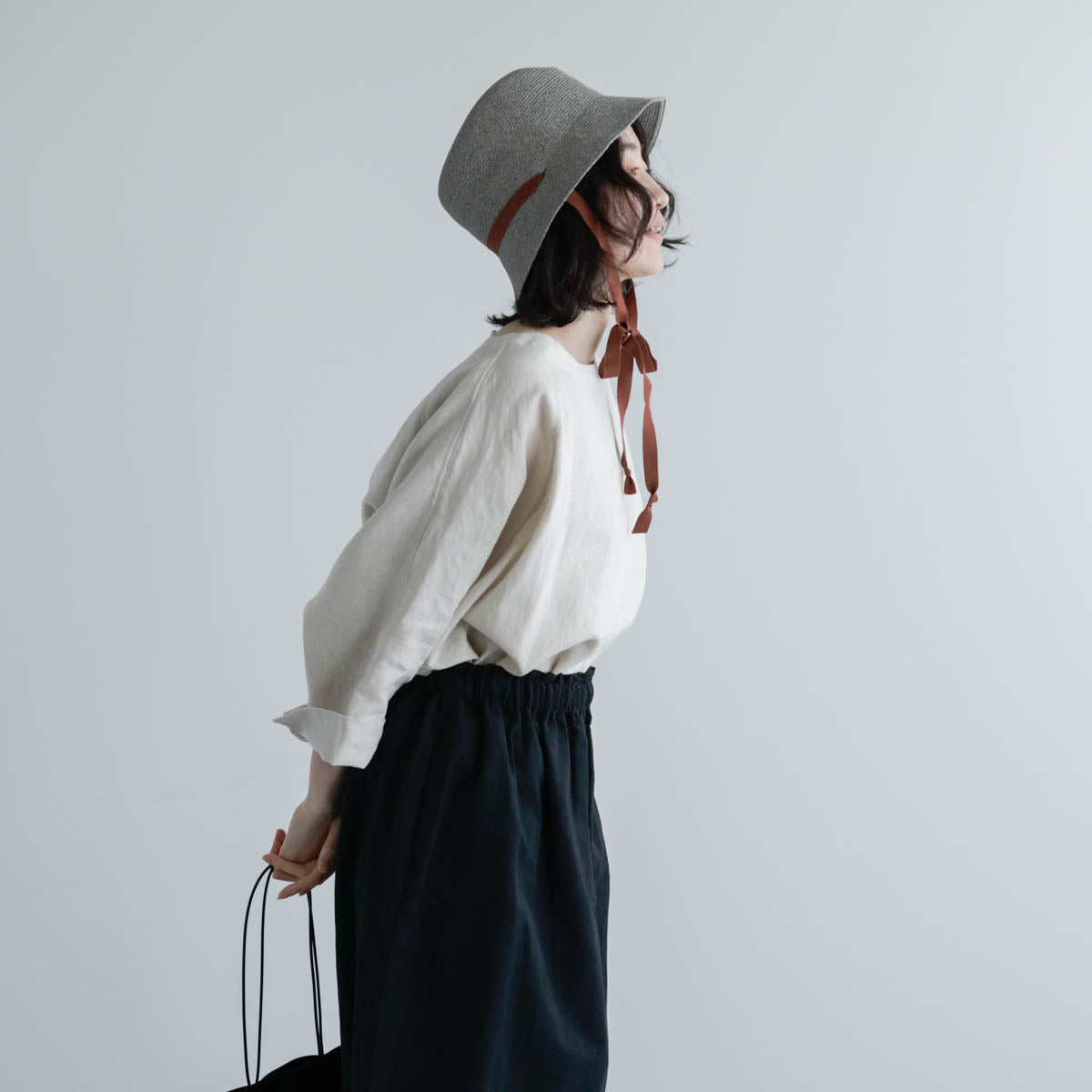 正面からのラウンドが女性的。柔和な印象をつくるキャップ – Envelope