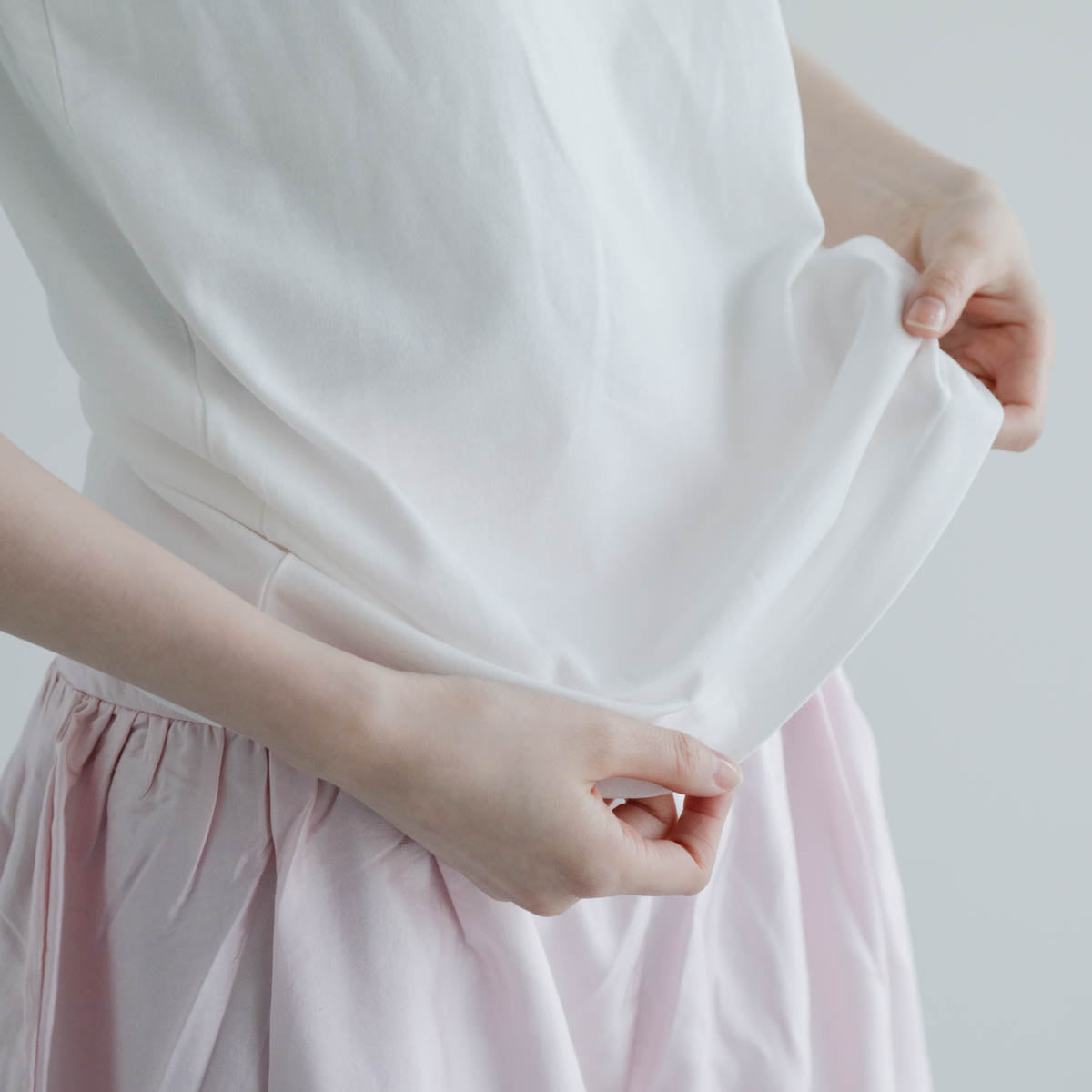 表側はマットでドライ感のあるスムーズ生地