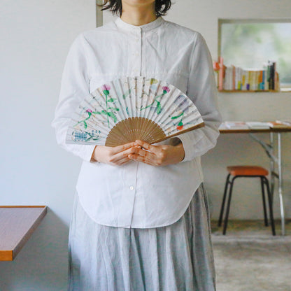 活力をもらうような花々と中世ヨーロッパのタイルのようなコラージュが調和