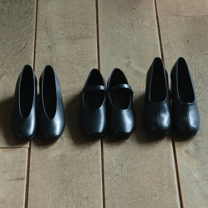 【受注商品】［AUTTAA］ Soft low cut pumps black