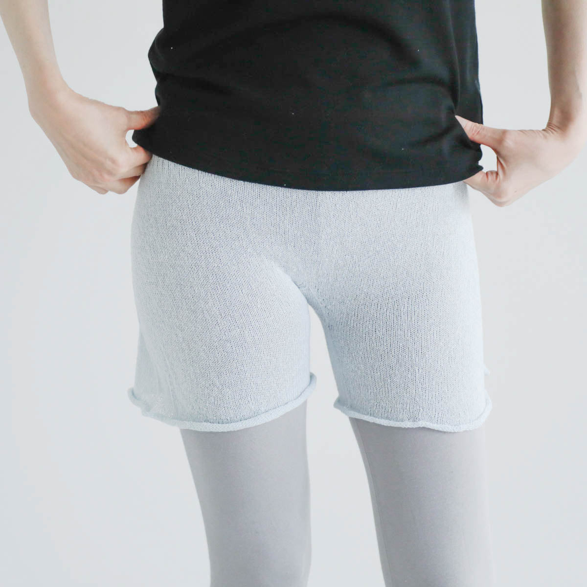 さらっと軽く履ける、2分丈のシルクパンツ – Envelope - エンベロープ