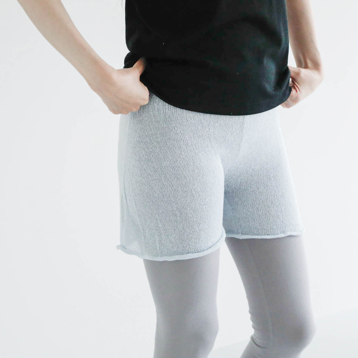 さらっと軽く履ける、2分丈のシルクパンツ – Envelope - エンベロープ