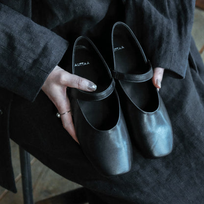 AUTTAA／Ankle strap pumps black