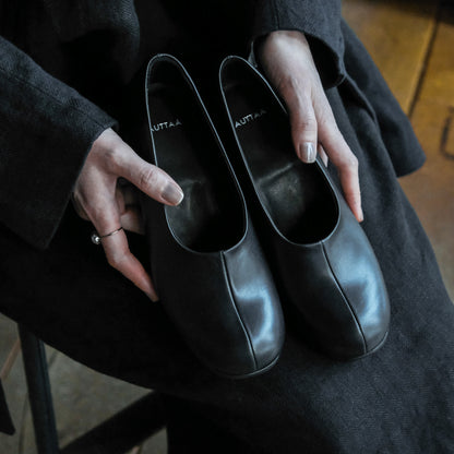 AUTTAA／【予約商品】ヒールパンプス black　