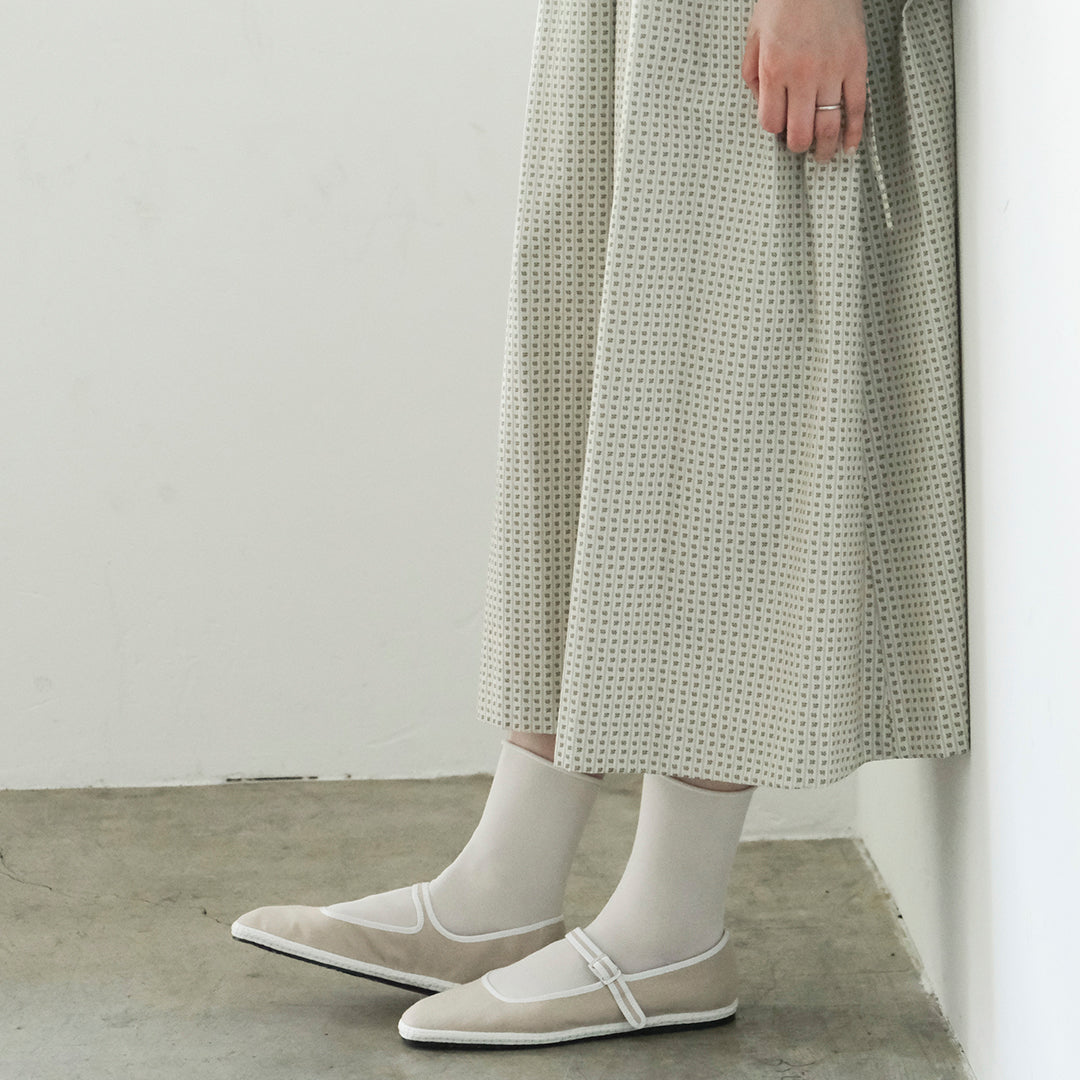 リネンで軽やか、伊職人がつくるストラップシューズ – Envelope