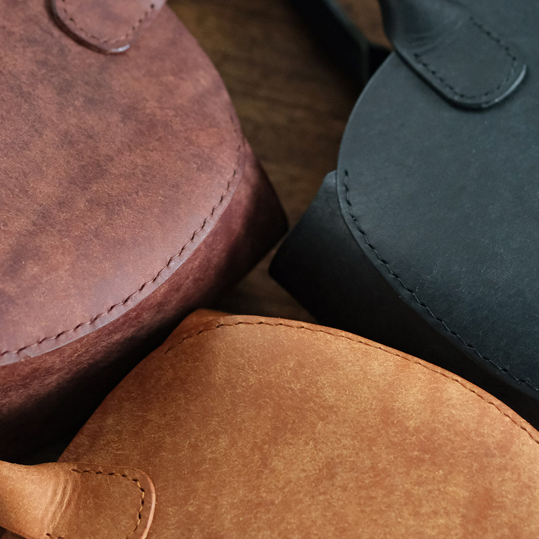 サドルステッチ製法だからこそ叶う、かごのような革バッグ – Envelope