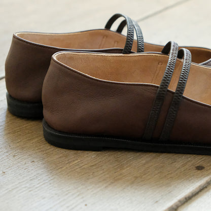 【受注商品】［AUTTAA］Flat oval pumps