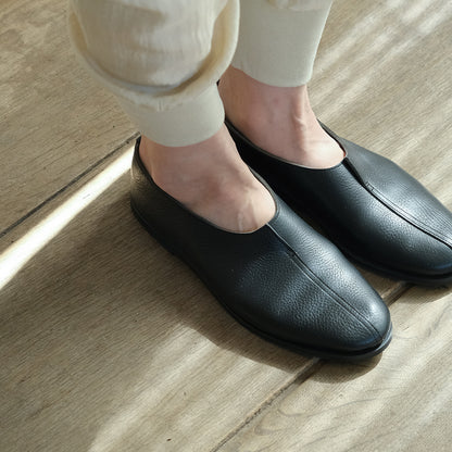 【受注商品】［AUTTAA］Flat oval pumps