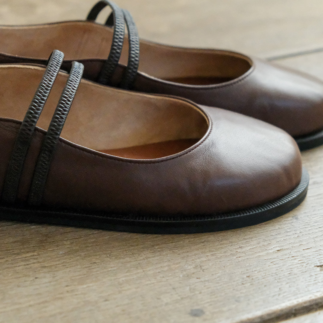 【受注商品】［AUTTAA］Flat oval pumps