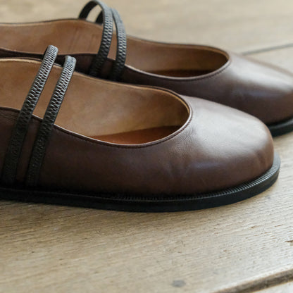 【受注商品】［AUTTAA］Flat oval pumps