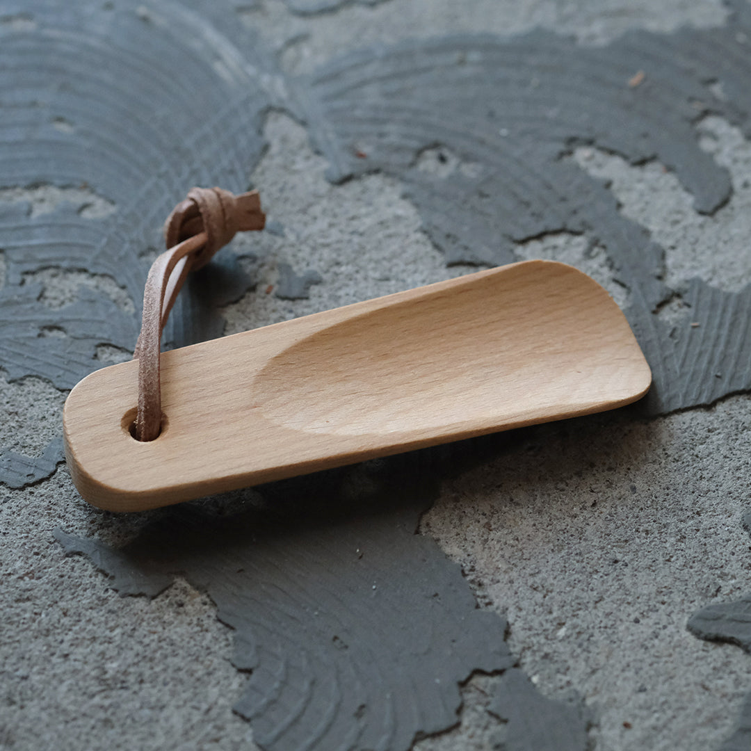 外出先でも安心、ドイツ生まれのミニ靴べら – Envelope - エンベロープ