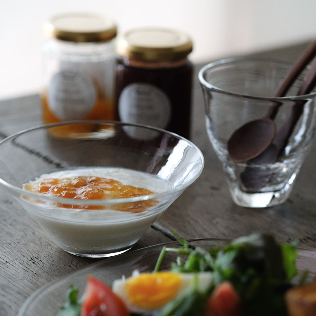 ヨーグルトや冷製スープに。佇まいが潔い、ガラスの小鉢 – Envelope