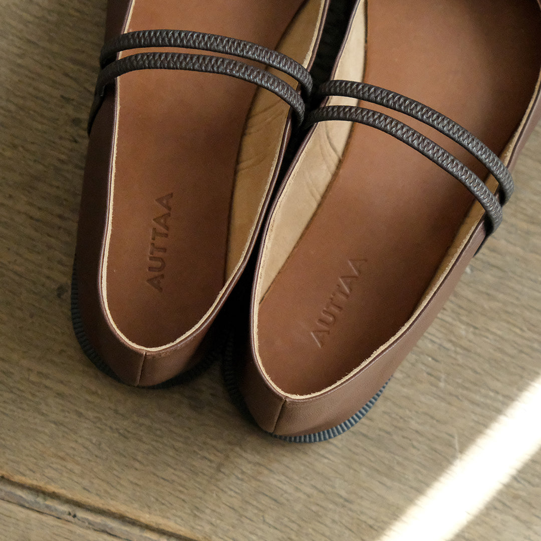 【受注商品】［AUTTAA］Flat oval pumps